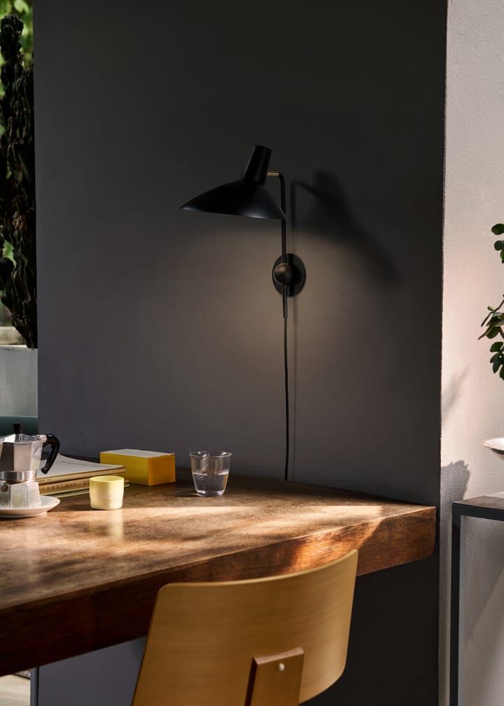 Tripod HM12 wall lamp - Matt black - &Tradition