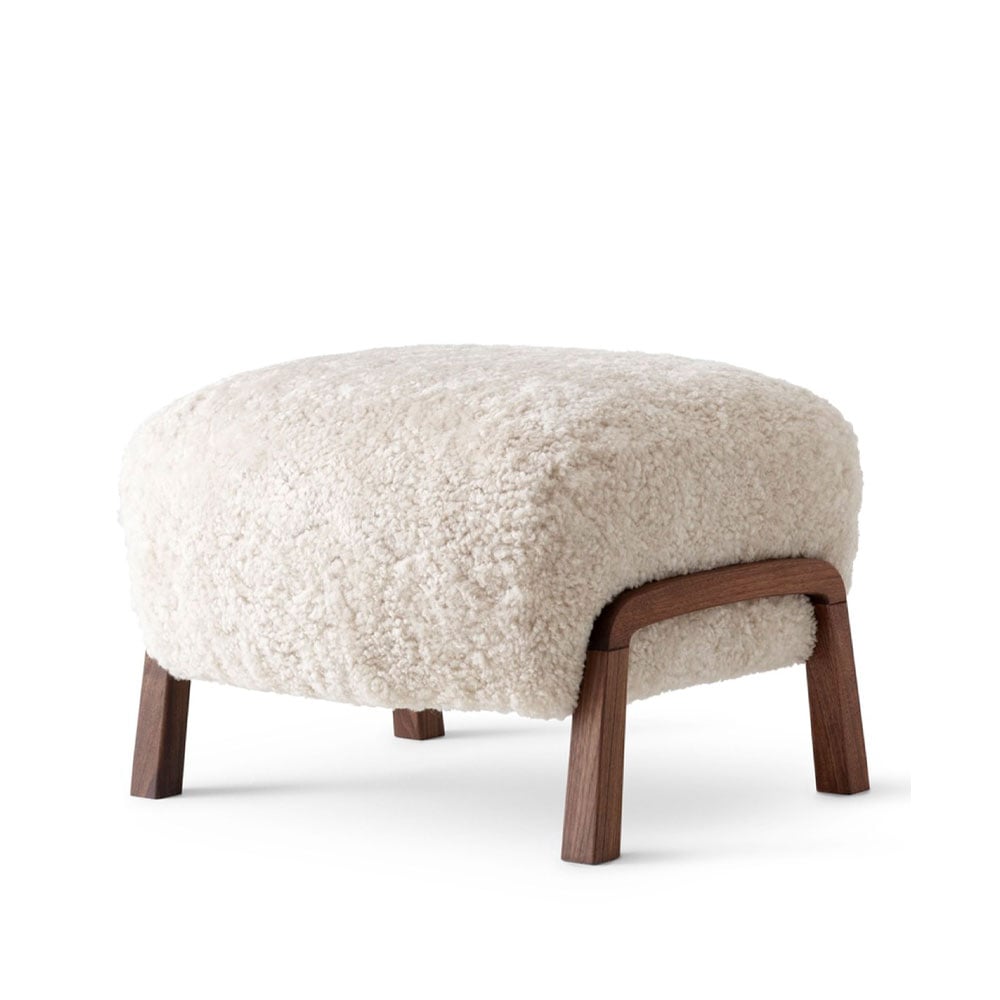 &Tradition Wulff ATD3 footstool Sheepskin moonlight, walnut legs