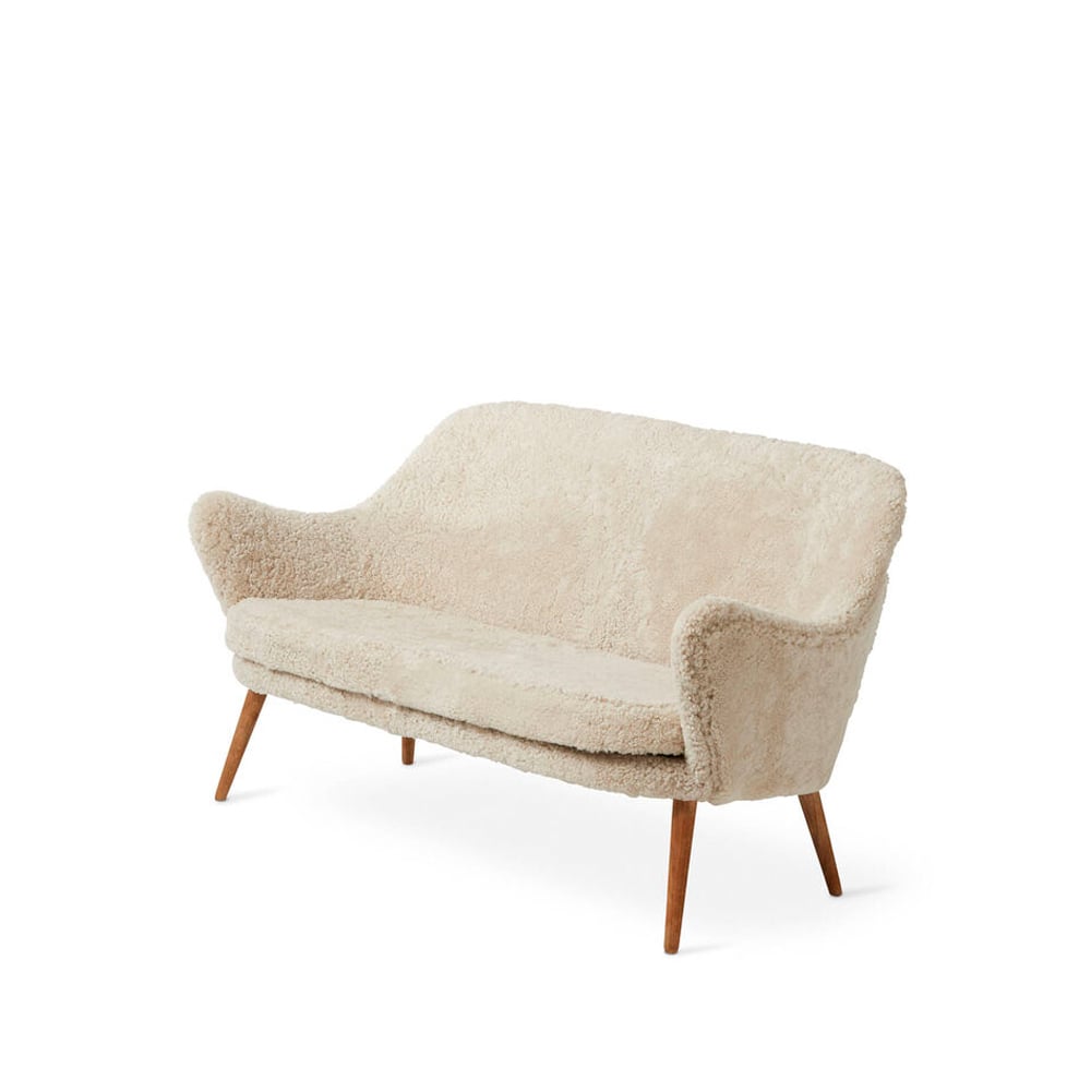 Warm Nordic Dwell sofa 2-seat sheepskin moonlight. leg in smoked oak