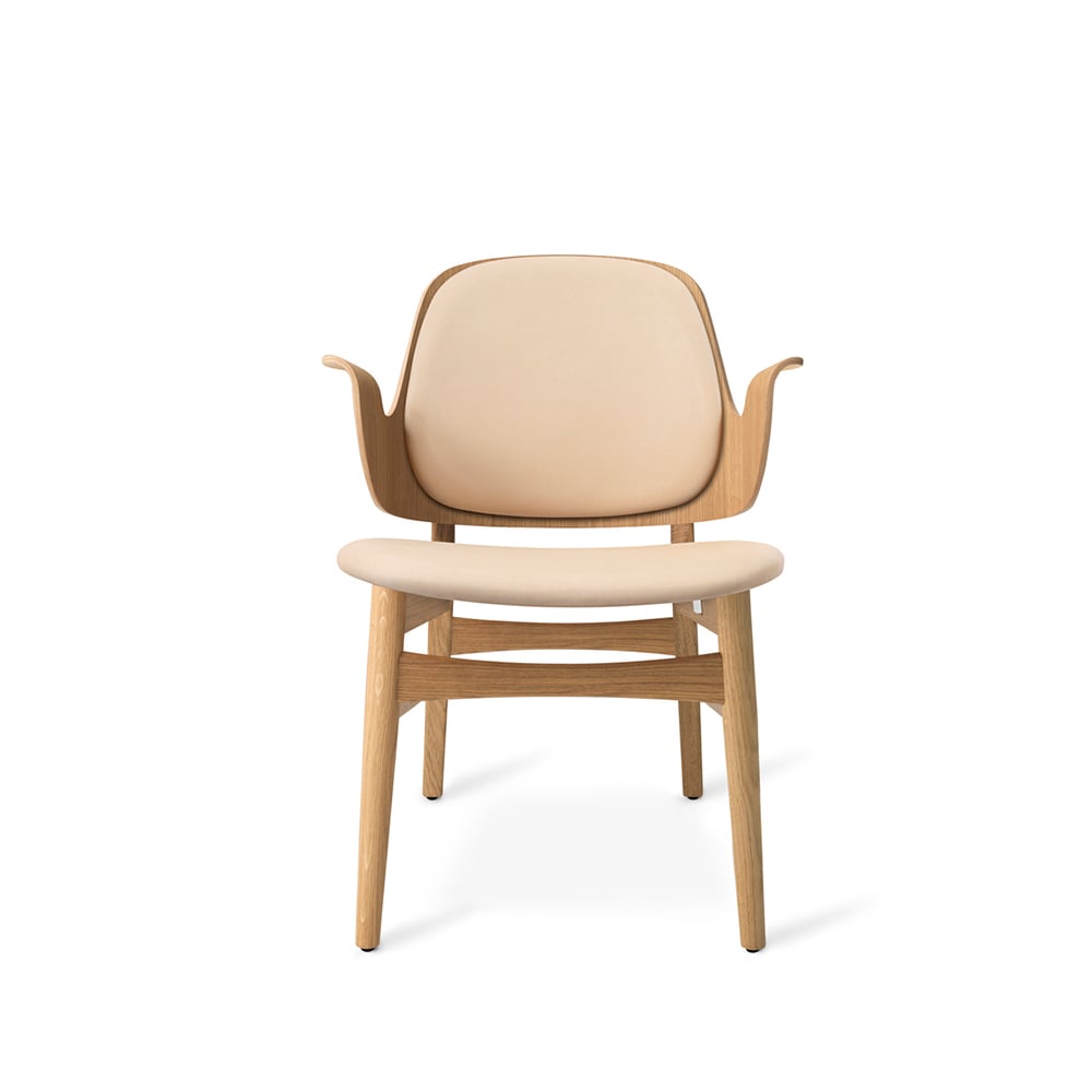 Warm Nordic Gesture lounge chair Leather vegetal 90 nature, white oiled oak legs, seats in latte