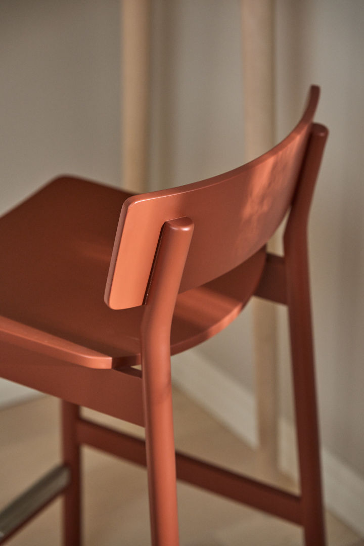 The Horizon bar stool from Scandi Living in rust red. This orange / red shade is one of the most popular colours in the autumn interior design trends for 2024. 