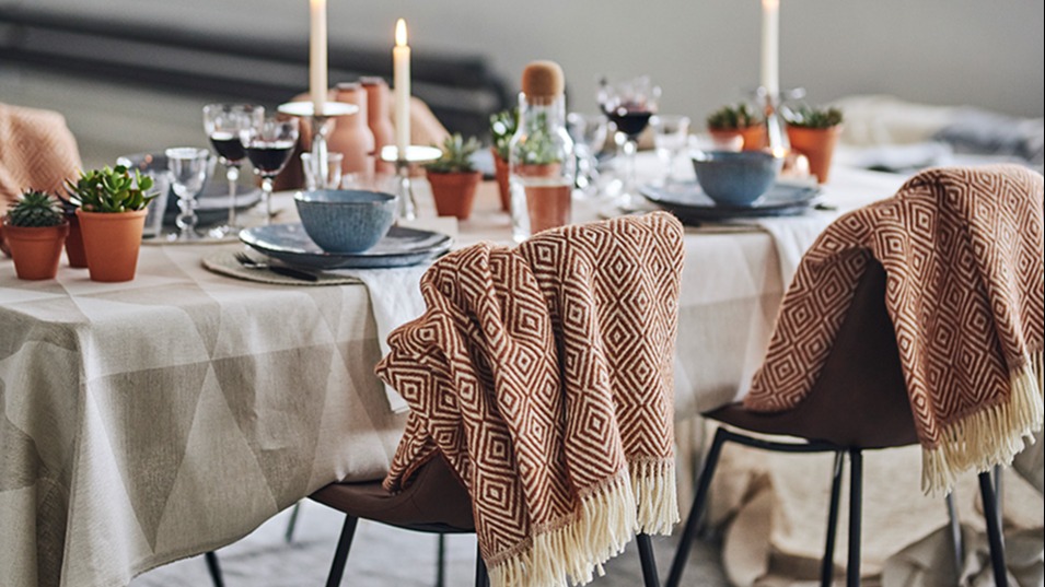 7 soft throws for a cosy dining area