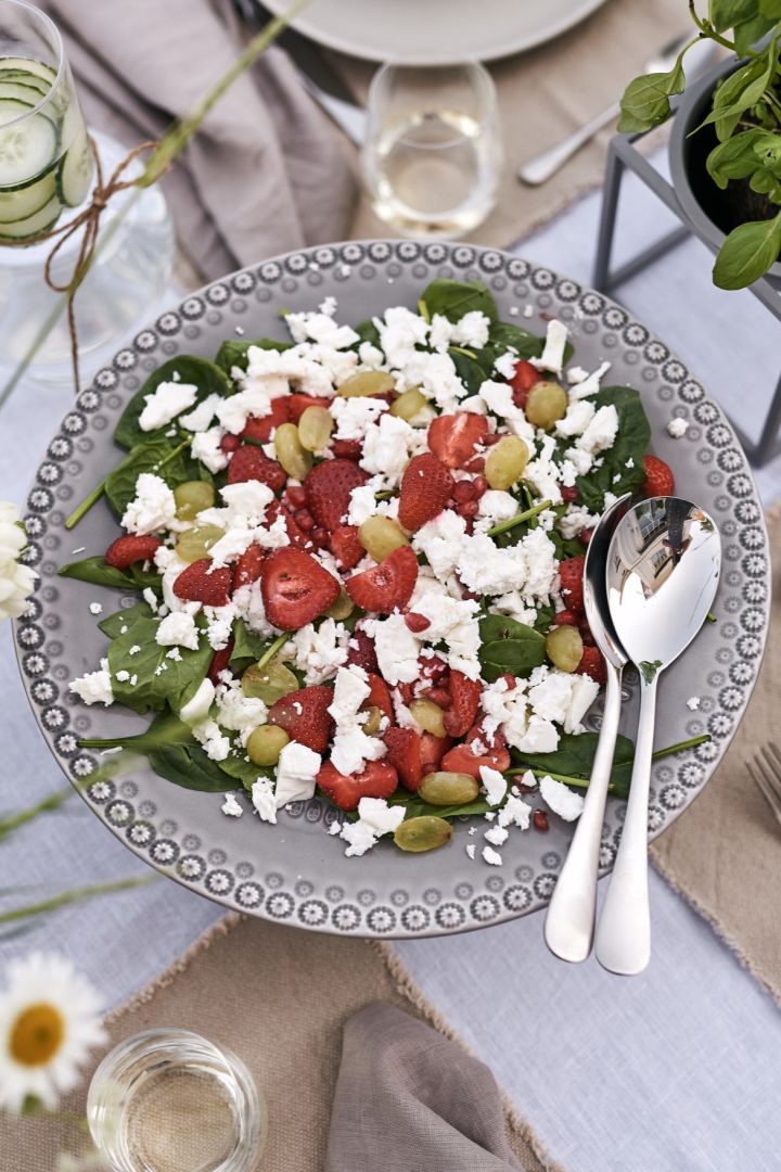 A simple side salad for the food for your summer garden party. 