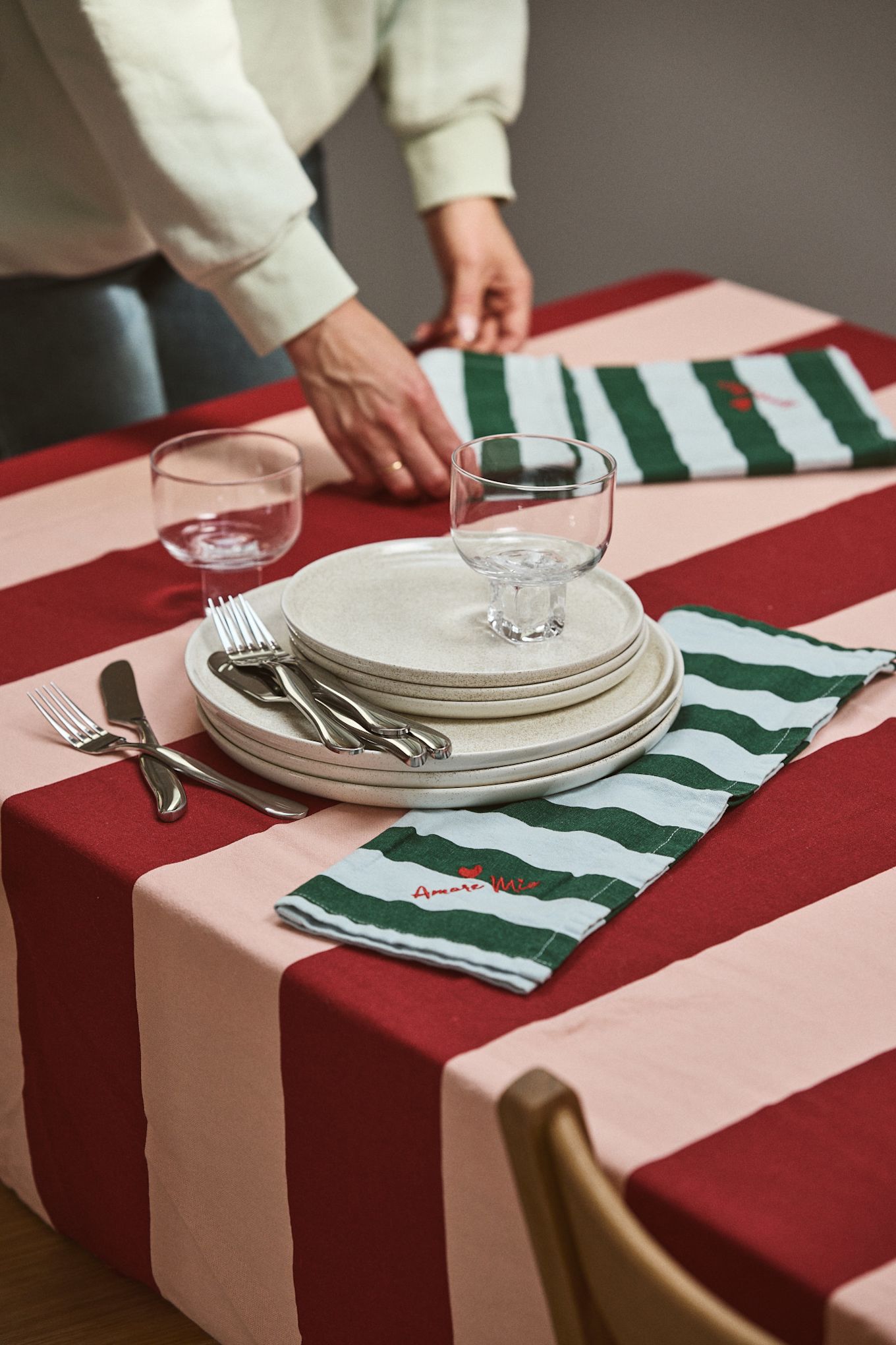 Cherry red combined with blush pink is one of the biggest colour trends of 2025 here you see the Byon tablecloth with red and pink stripes. 