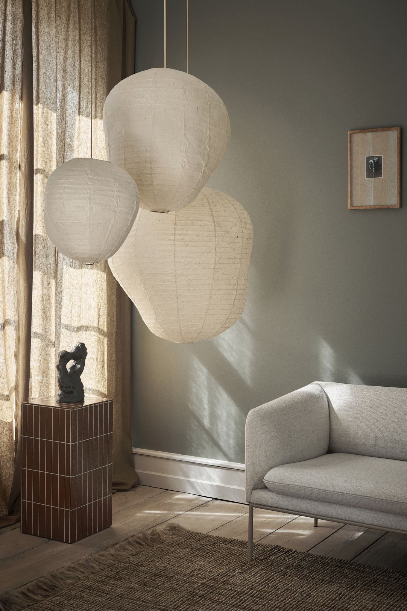 Living room with three Kurbis rice lamps from Ferm Living hanging in clusters.