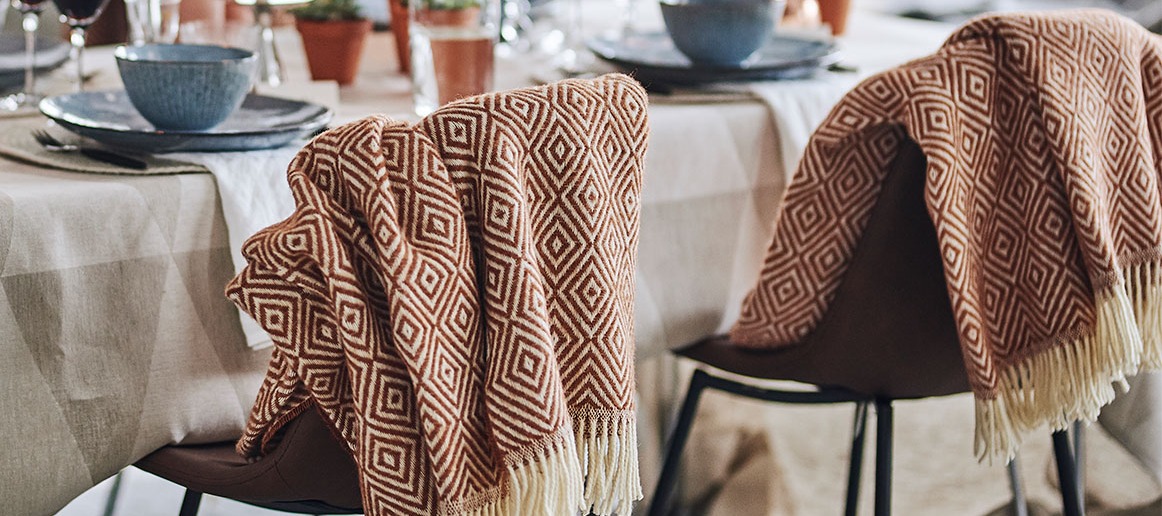 7 soft throws for a cosy dining area