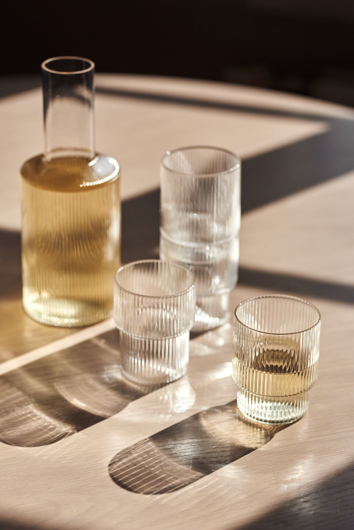 The glasses from the Ripple collection by Ferm Living always create an elegant atmosphere and are available for any type of drink - perfect as a Mother's Day gift.