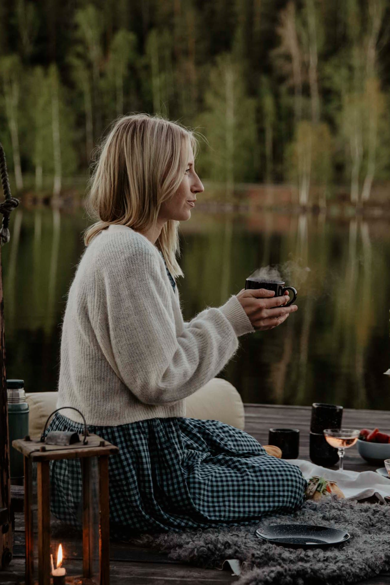 Enjoy a Swedish fika outside in the nature just like @emelie.sundberg. 