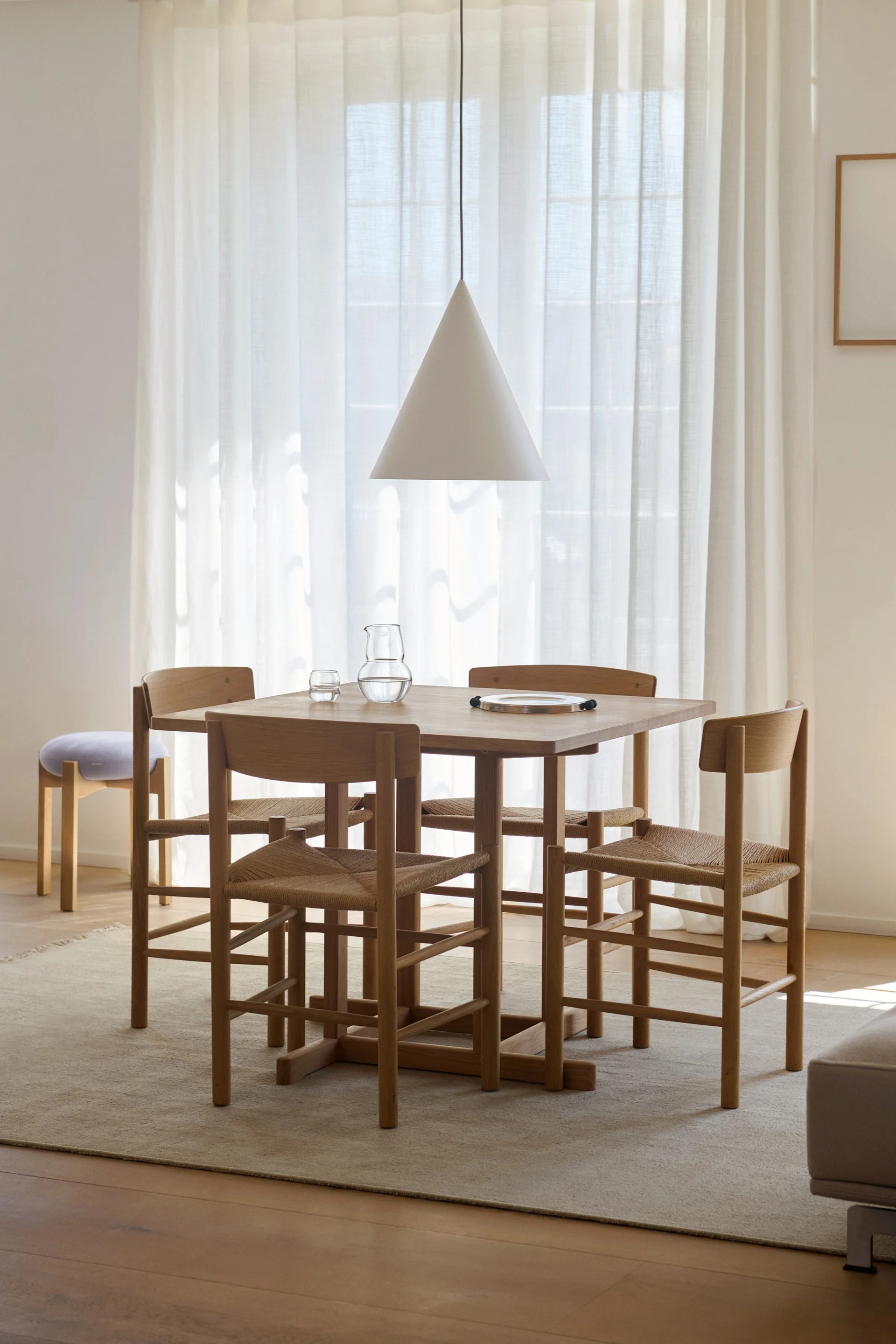 Skagerak Georg stool oak,Design House Stockholm Fields rug, Paradisverkstaden Morgon grey plate,Scandi Living Clean tablecloth,Elvang Denmark Elvang Luxury throw