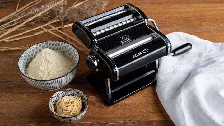  MARCATO Made in Italy PASTASET Pasta Machine Gift Set, Chrome  Steel. Includes Atlas 150 Pasta Machine, Ravioli & Spaghetti Attachments.:  Pasta Makers: Home & Kitchen