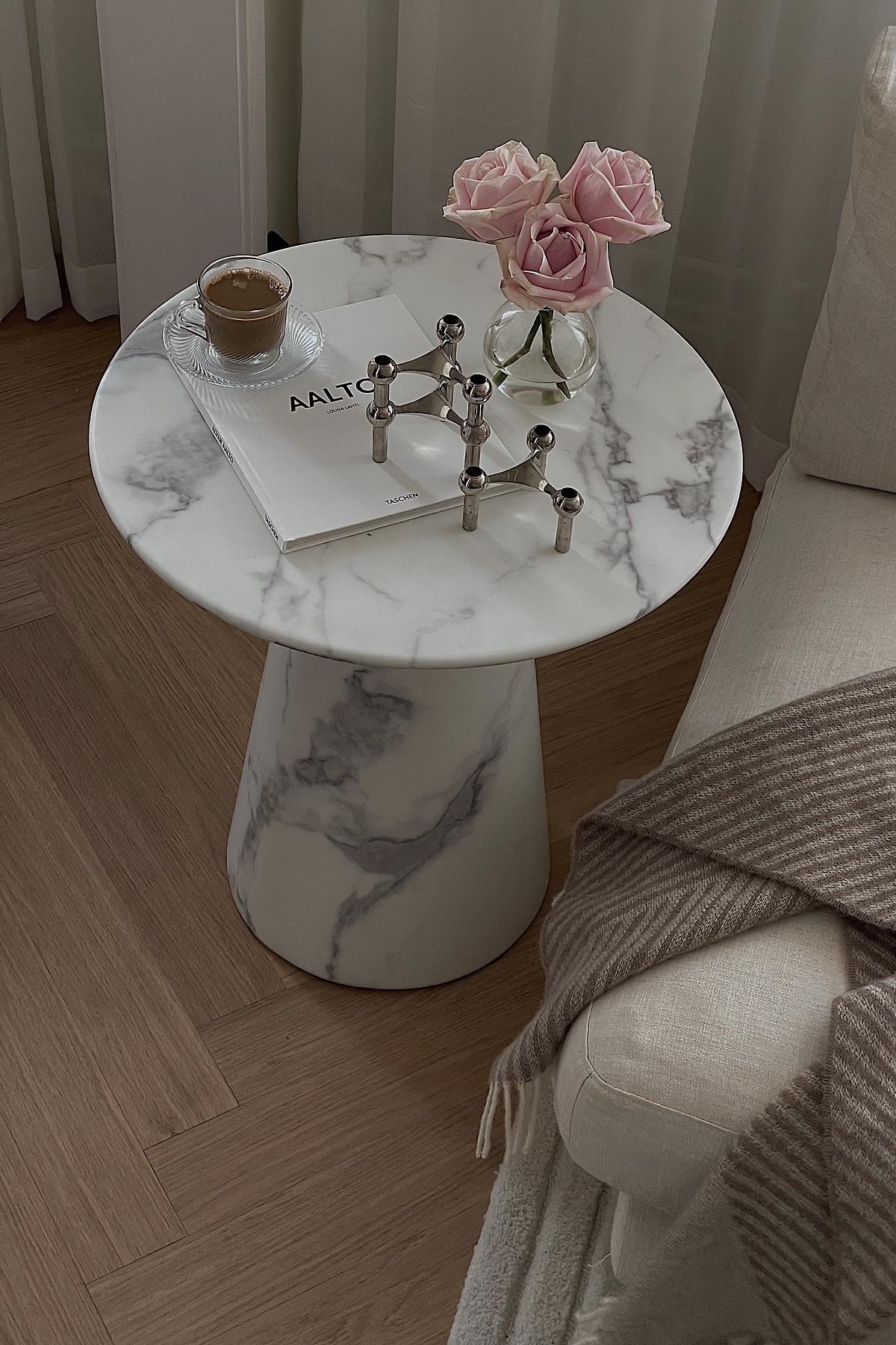 Mother's Day gifts: The stylish silver STOFF candleholders stand on a marble-look side table, next to a cup of coffee and a small vase of roses in @helenas.hem's home.