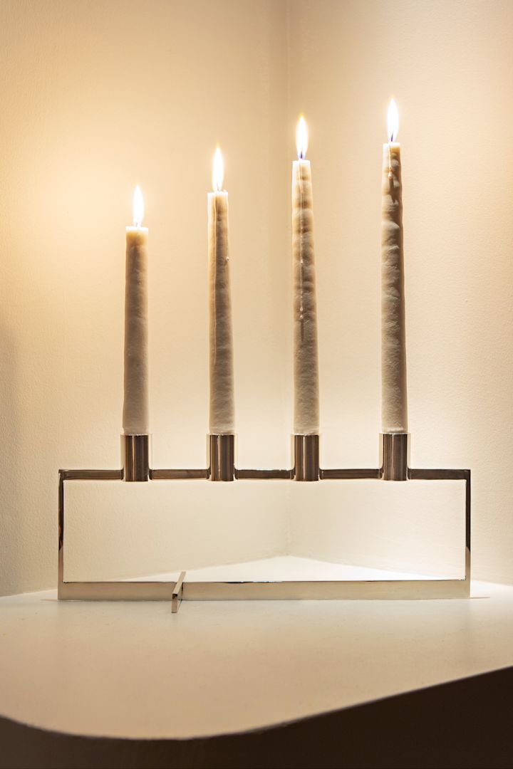 The Anno Advent candle holder from Klong is not only Scandinavian, but also very elegant. It offers space for four candles and comes in a stylish silver colour.