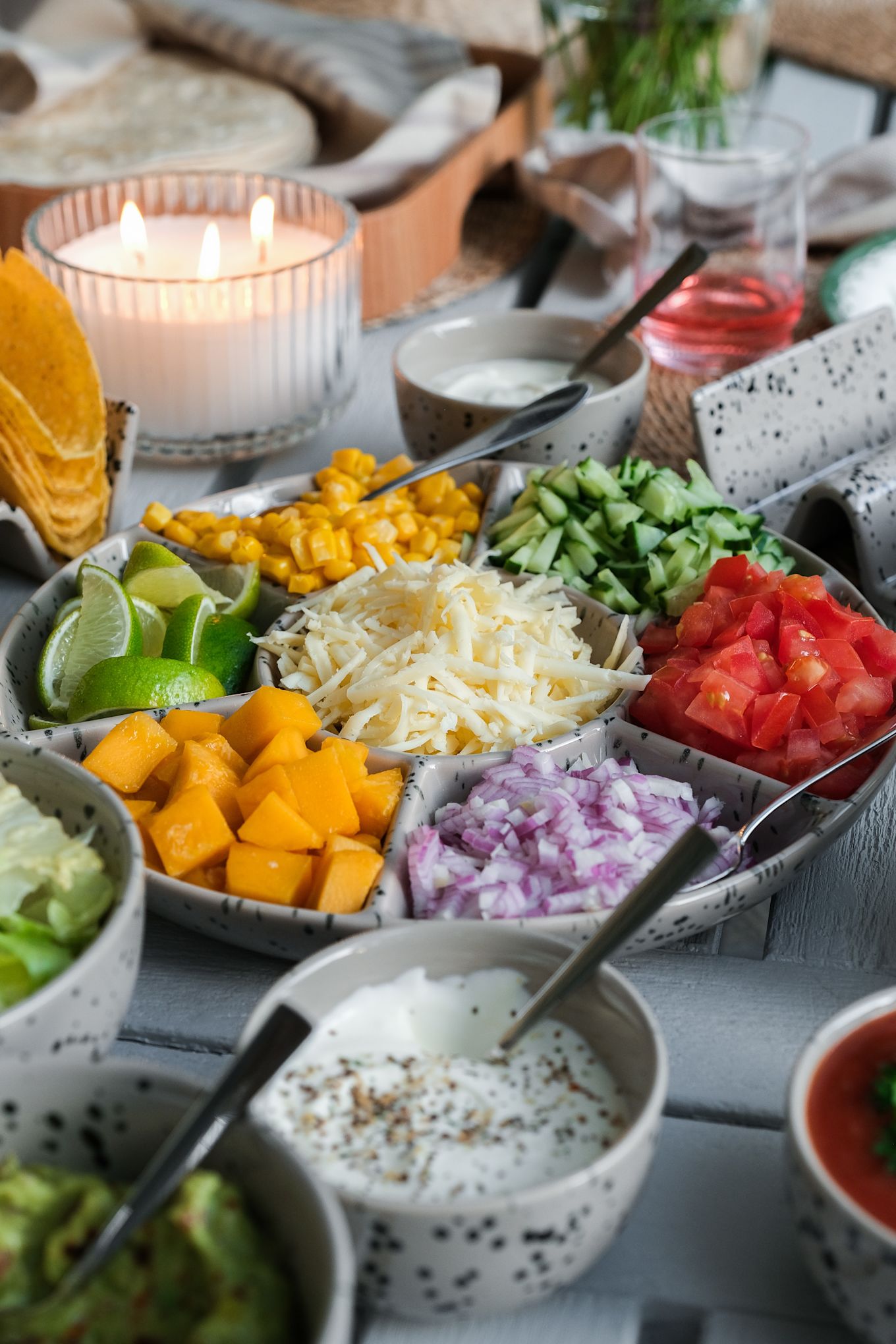 Picture showing the Ditte serving dish from Sagaform, a dish with different compartments that make it perfect for all the accessories at the taco dinner. 