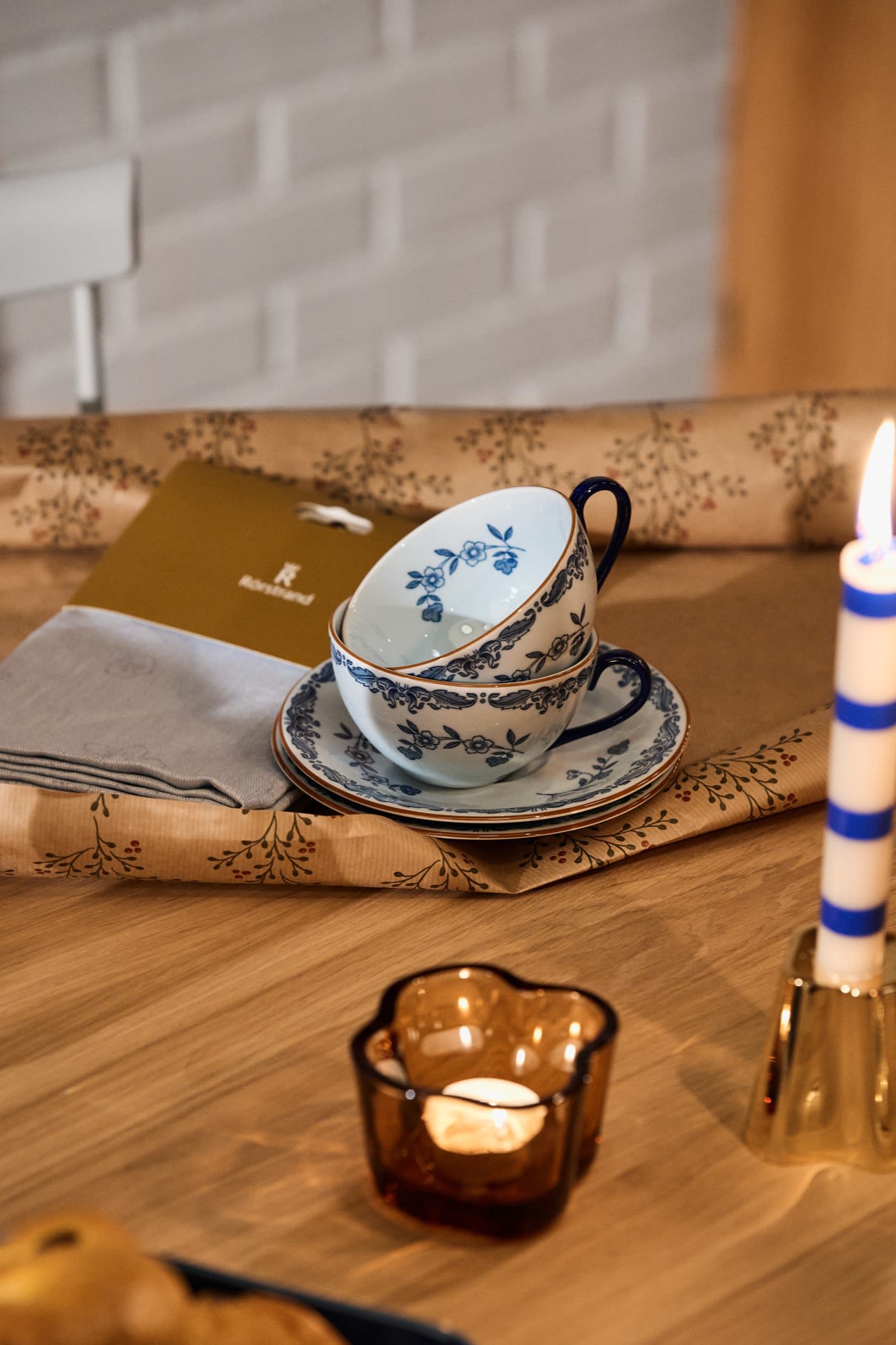 Rörstrand Ostindia cups and the Swedish Grace towel are unwrapped on a Nordic Christmas table. 