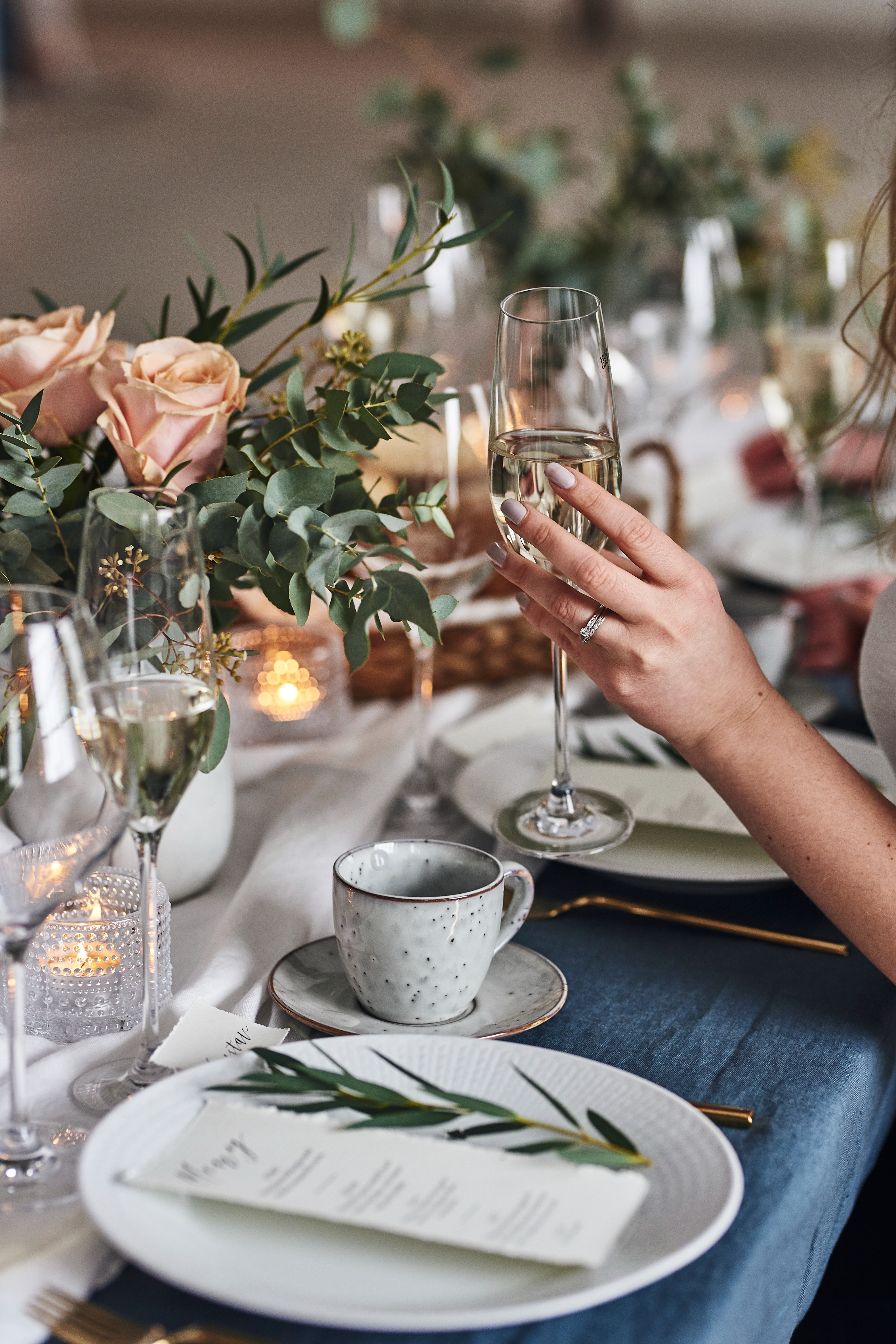 elegant wedding gift ideas champagne glass present tips