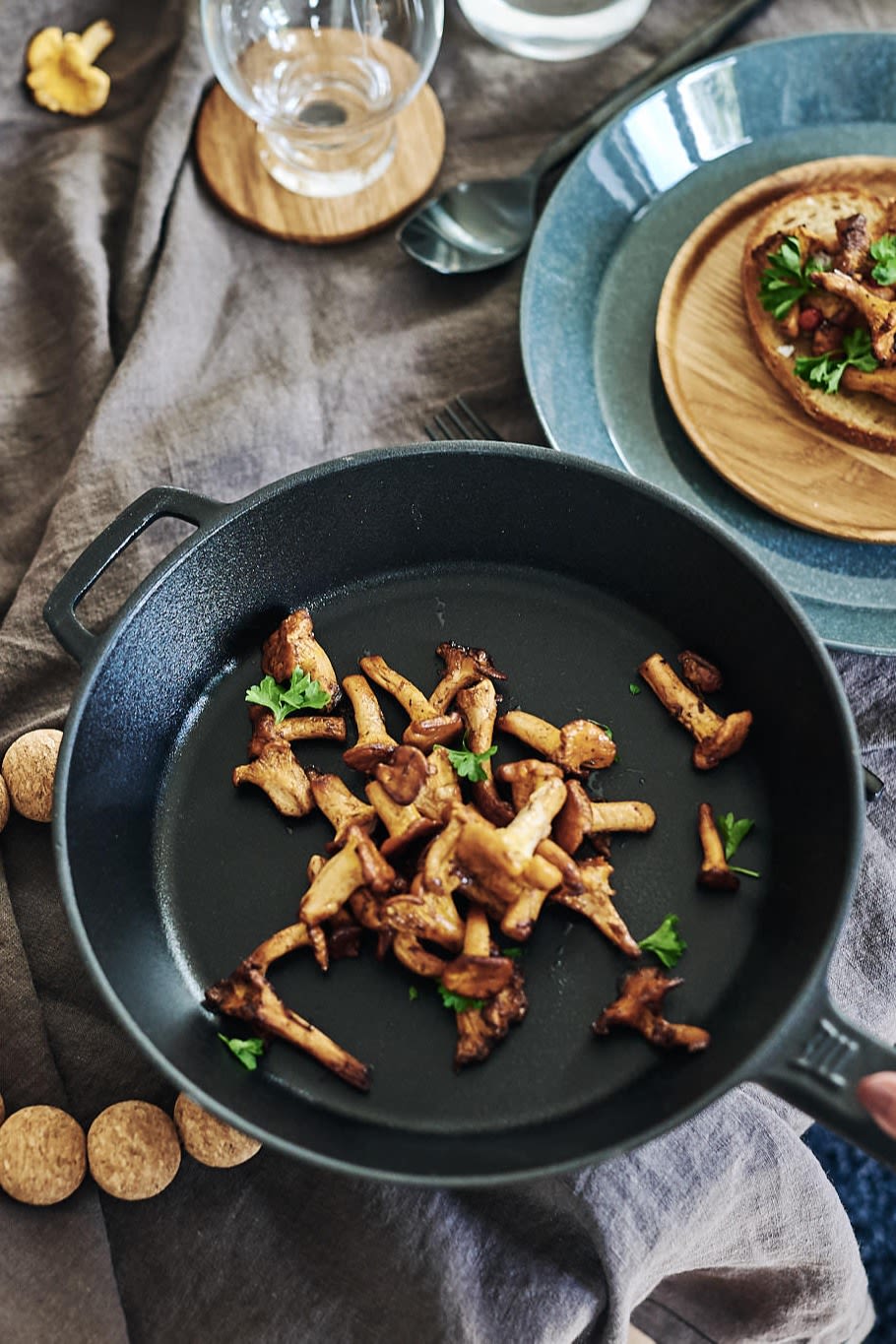 In our list of 5 Christmas gift ideas for food lovers the Norden cast iron frying pan from Fiskars in a durable and attractive pick for the foodie in your life. 