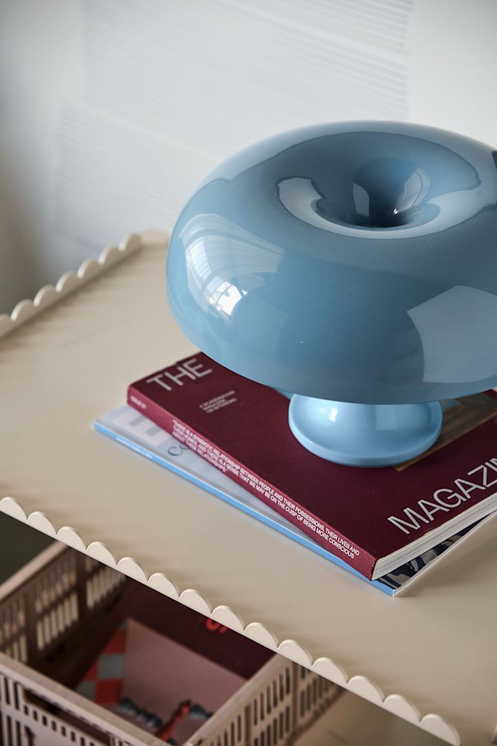 Sky blue is one of the biggest colour trends of 2025, here you see the Nessino lamp in sky blue. 