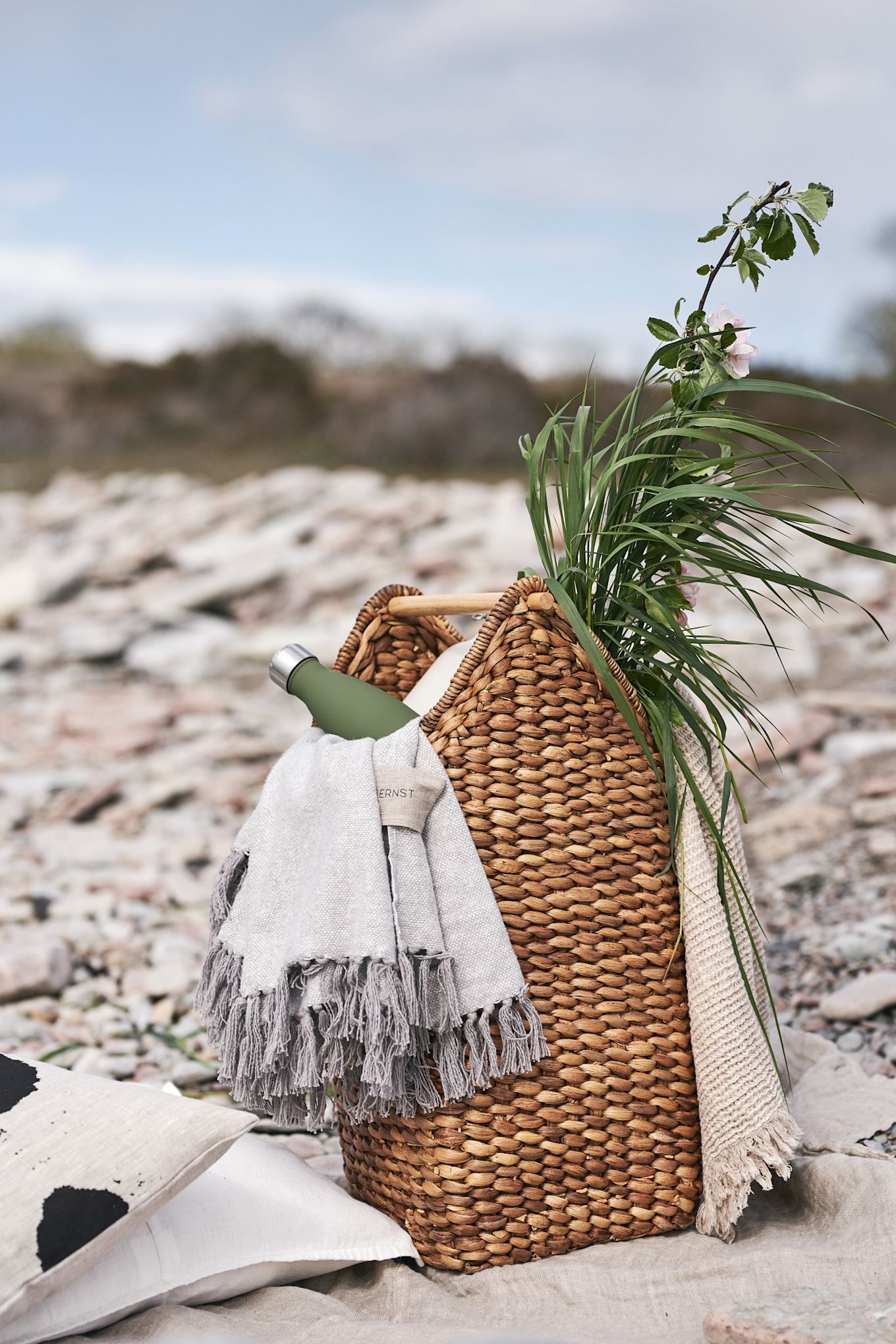 The Oyoy picnic basket is a summer essential for a picnic on the beach.