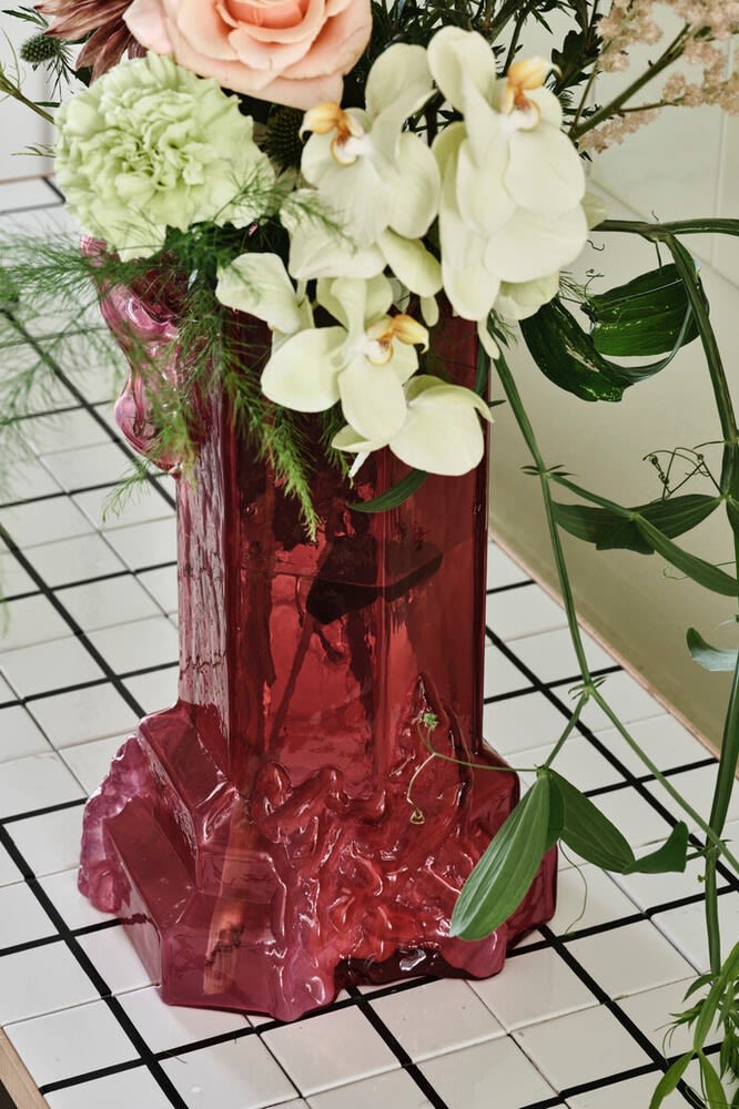 Rocky Broque vase in a deep red colour from Kosta Boda - just the right choice to decorate with according to interior design trends in 2025.