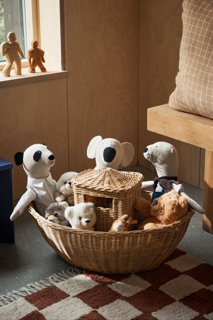 Here you see the wicker Arc from ferm LVING filled with soft toys, a very cute idea for the children's room. 