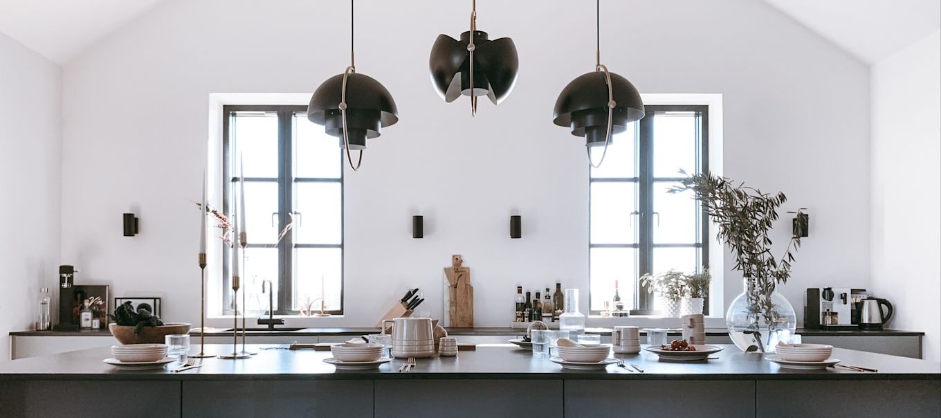 Find the right kitchen lamp - here you see Multi-Lite from GUBI in the kitchen of @arkihem.