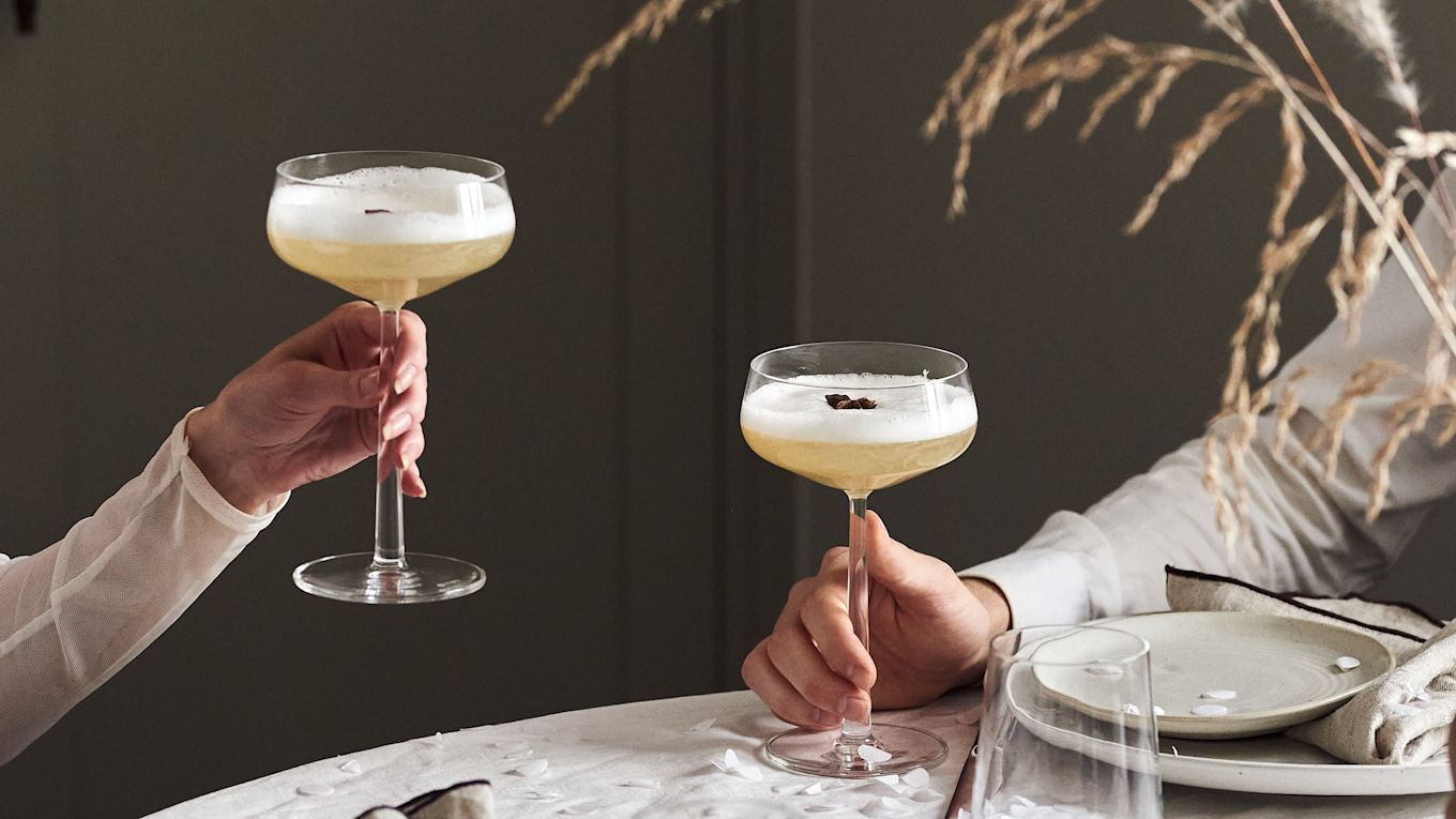 4 festive cocktail recipes for new year - two elderflower drinks in Iittala Essence Cocktail glass.