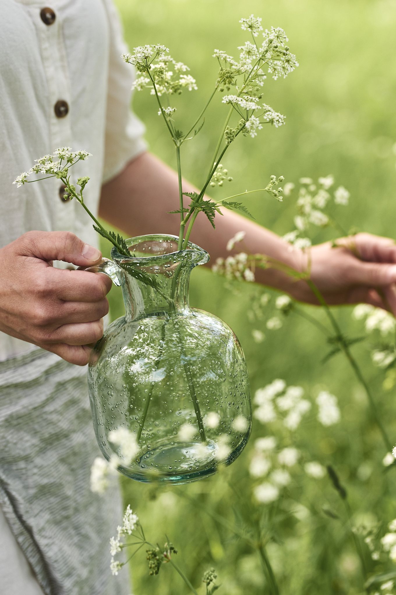 Discover our garden party inspiration and pick some flowers from the hedgerow or forests near you and bring nature to your table.  