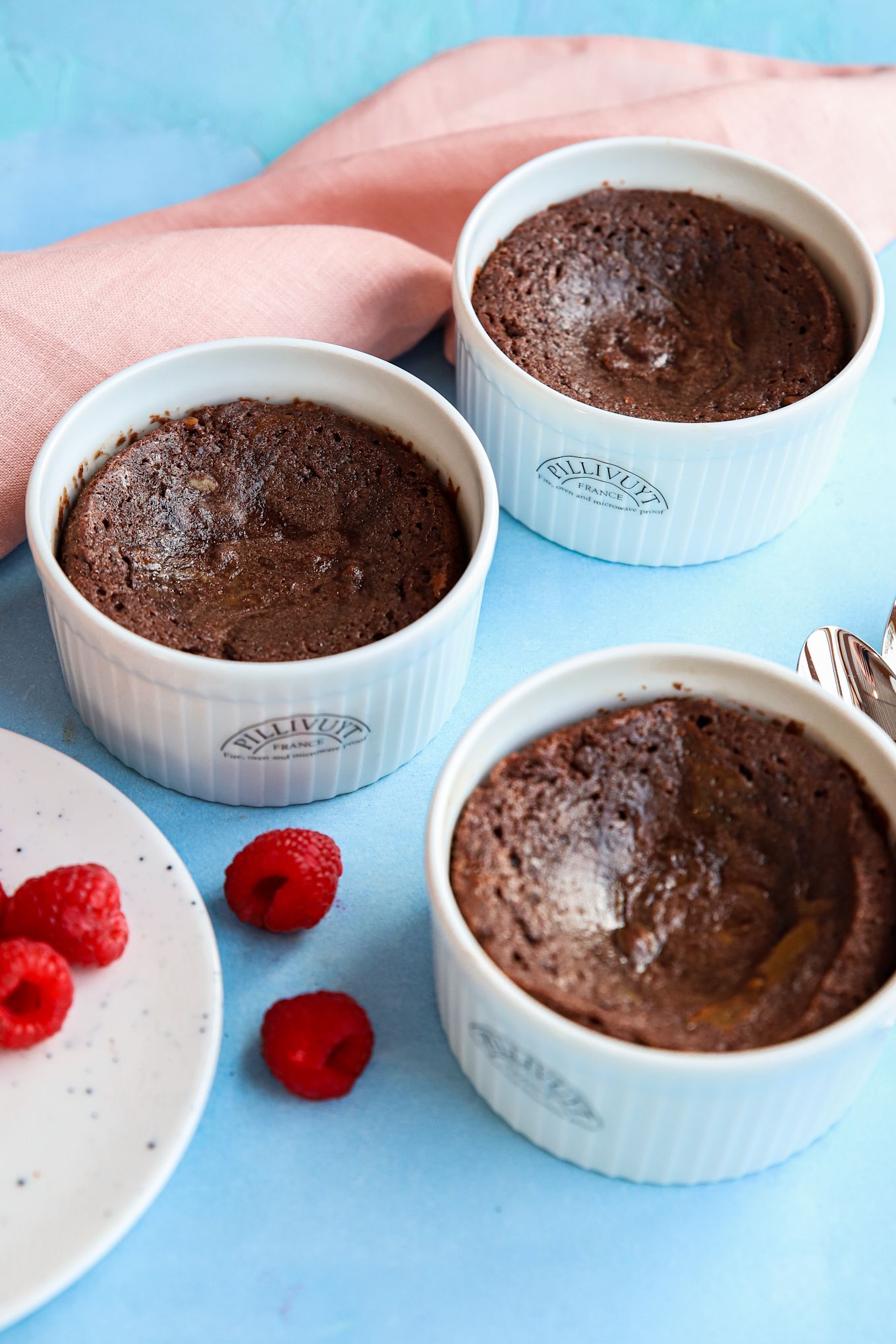 Here you see a chocolate fondant with a caramel centre, one of baka med Frida's chocolate dessert recipes.