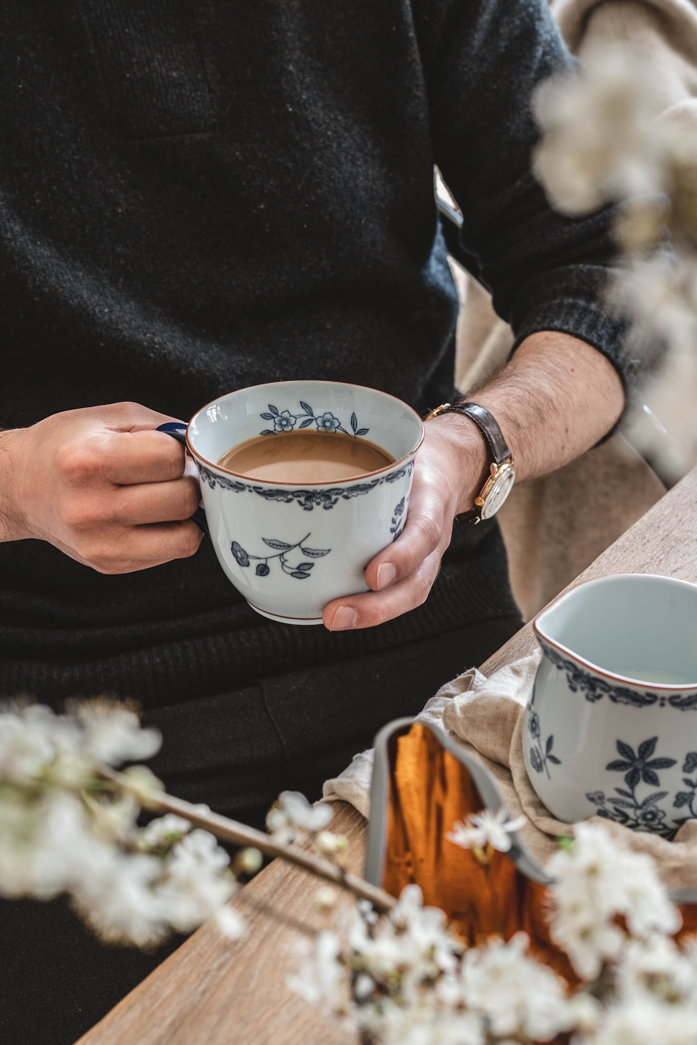 Ostindia coffee cup in blue. Instagram profile Hannes Mauritzson. 