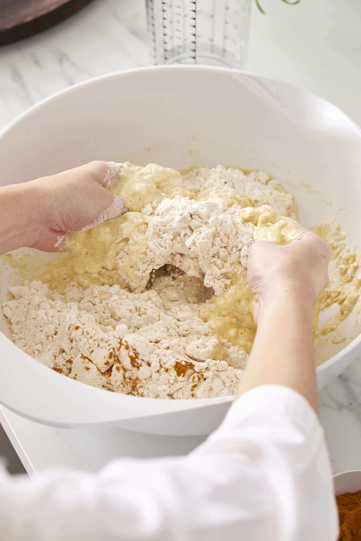 Knead the dough for your Semlor well, for example in the white Margrethe bowl from Rosti.