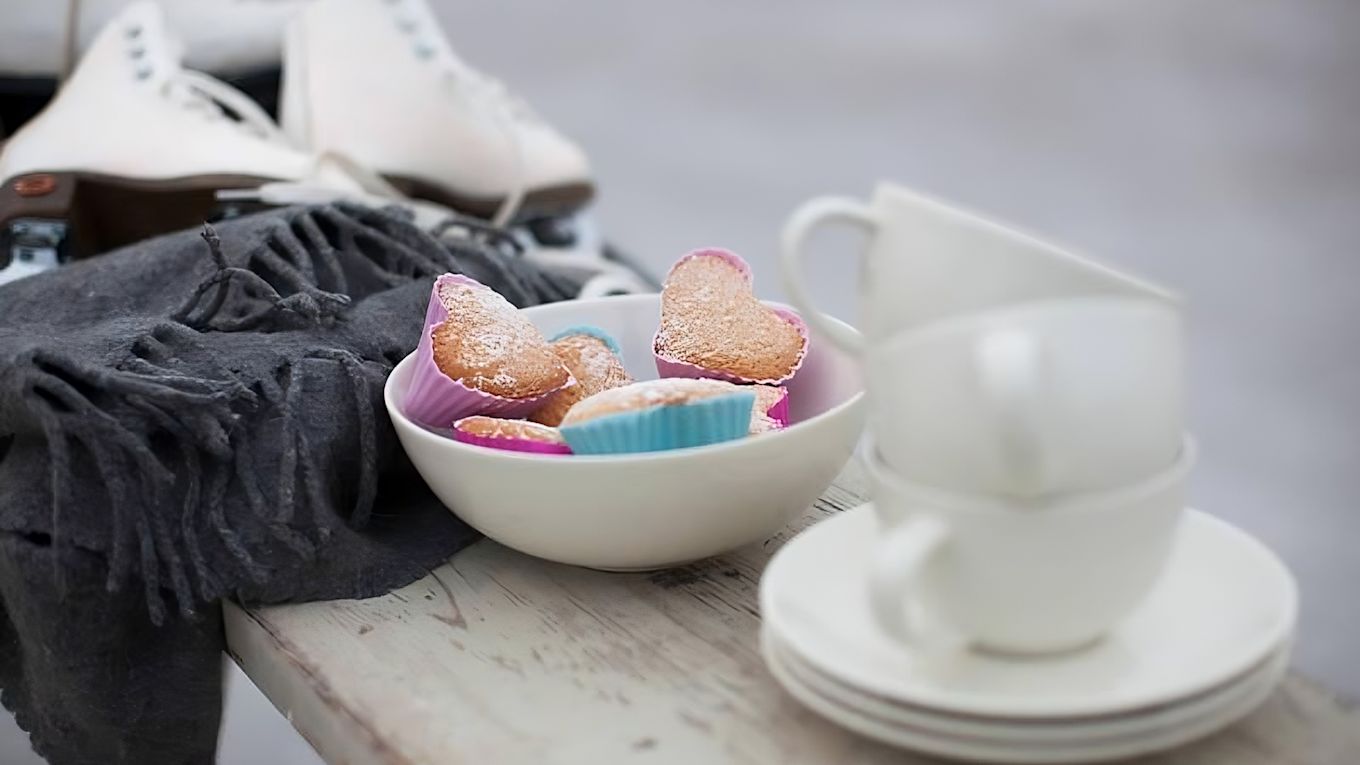 A winter picnic is a typically Scandinavian activity. But don't forget the skates and the cake!