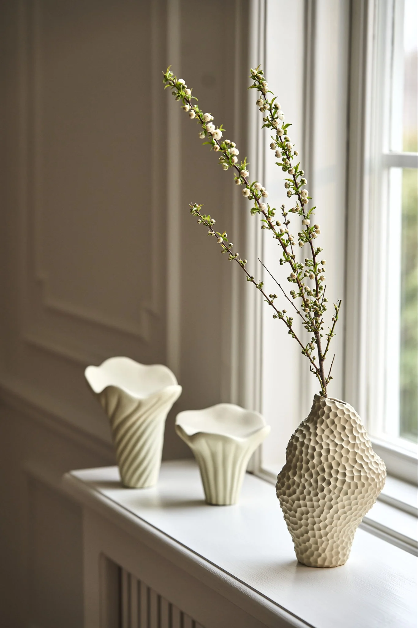 How to decorate your windowsill - here you see a collection of vases from Cooee design in different heights and textures.