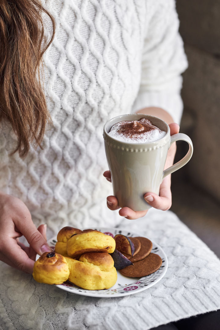 Serve traditional Lussekatter on Rörstrand's Swedish Grace Winter plates and enjoy a cup of hot chocolate from Scandi Living's Dots mug.