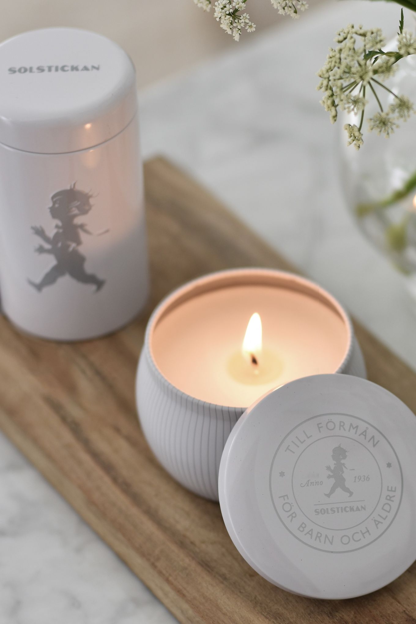 The Solstickan gift box consists of a scented candle and a stylish matchbox, making it a perfect Mother's Day gift.