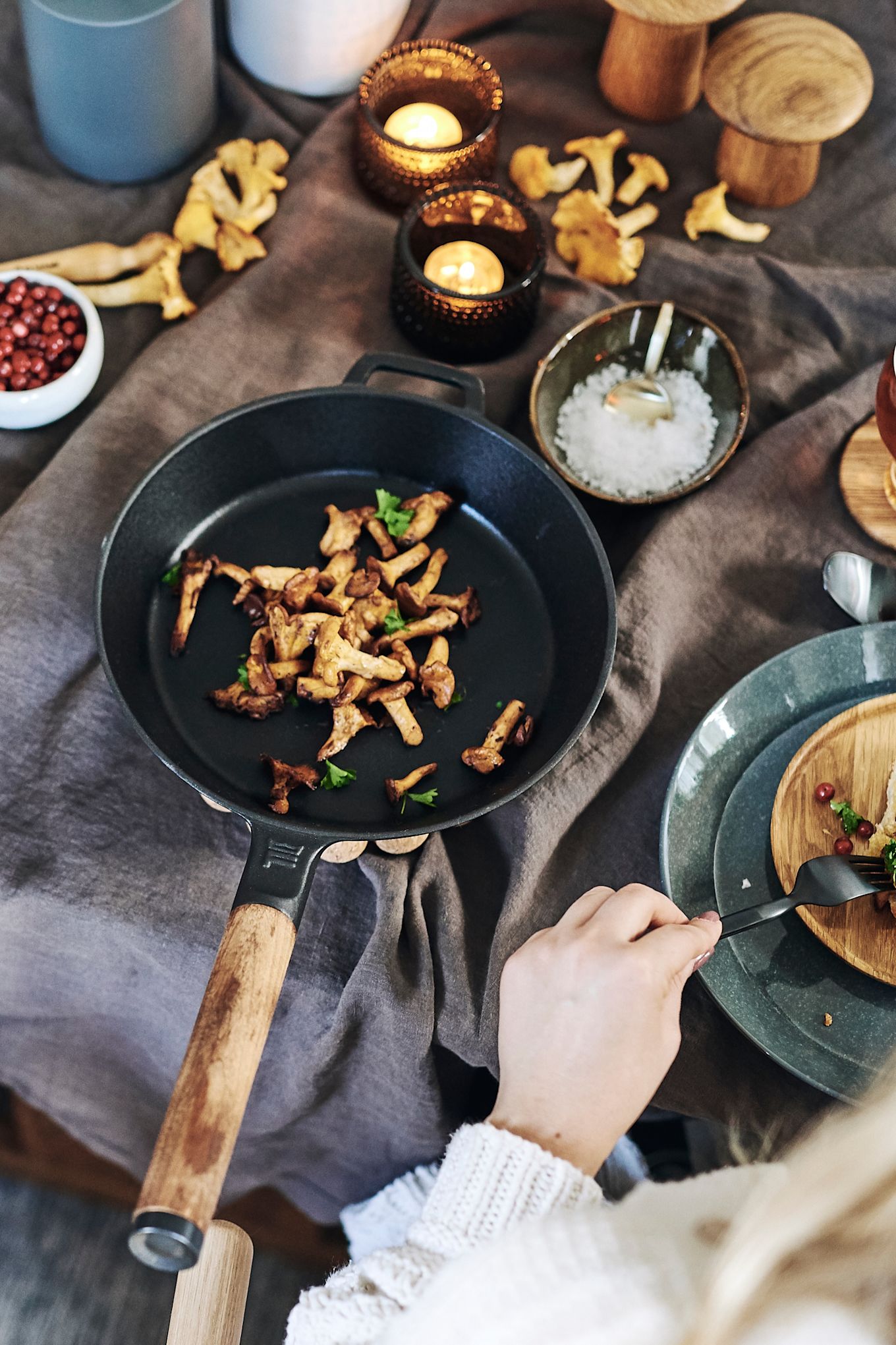 The best way to care for your cast iron Norden frying pan from Fiskars is simply to wash it with water. 